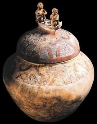 Manunggul Jar: A Symphony of Ancestors and Celestial Journey!