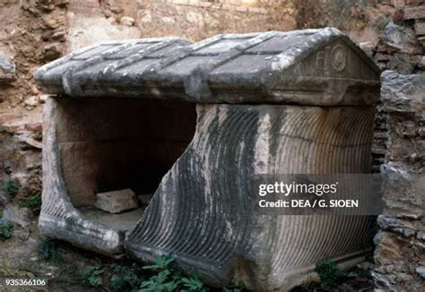 The Sarcophagus of the Seven Sleepers Unveiled: An Exploration of Early Christian Art and Its Timeless Narratives!